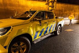 Ongeval met voertuig Rijkswaterstaat tijdens bewaken van ongeval op A22