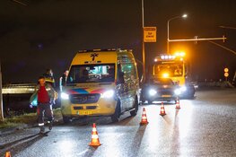 Auto vliegt uit de bocht en eindigt in sloot in Haarlem