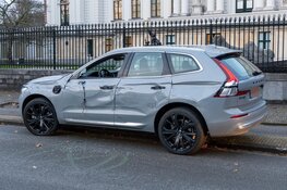 Automobilist slaat over de kop en vlucht in Haarlem