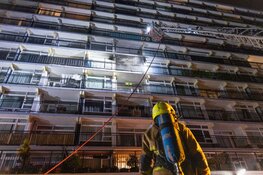 Veel schade bij brand in woning van flatgebouw in Haarlem