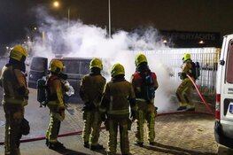 Bestelbus in brand in IJmuiden, weer in Egmondstraat
