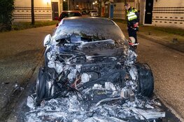 Peperdure Porsche gaat in vlammen op na brandstichting in Haarlem