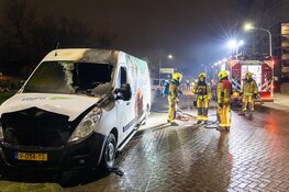 ME grijpt in bij autobrand in Haarlem