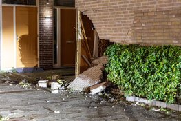 Automobilist rijdt woning in Haarlem binnen en slaat op de vlucht, auto terug gevonden in Bloemendaal