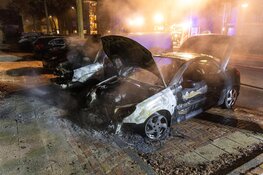 Twee voertuigen verwoest door nachtelijke autobrand in Beverwijk