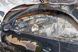 Twee voertuigen verwoest door nachtelijke autobrand in Beverwijk