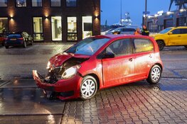 Geen gewonden wel veel schade bij botsing in Velsen - Noord
