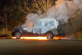 Bestelbusje uitgebrand op parkeerplaats in Overveen