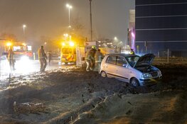 Vrouw verliest macht over het stuur en rijdt door hek in Beverwijk