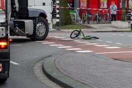 Kind gewond na aanrijding met vrachtwagen in Haarlem