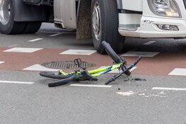 Kind gewond na aanrijding met vrachtwagen in Haarlem