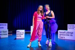 Zwoele stemmen achter podcast DAMN, HONEY nu in het theater!