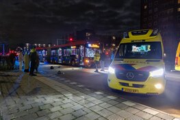 Twee gewonden bij aanrijding tussen scooter en bus in Haarlem