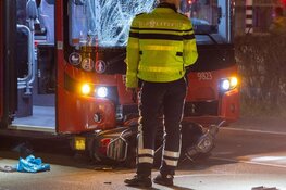 Twee gewonden bij aanrijding tussen scooter en bus in Haarlem