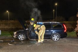 Auto vat vlam aan Doverstraat in Haarlem