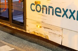 Scooter, auto en lijnbus in botsing in Haarlem