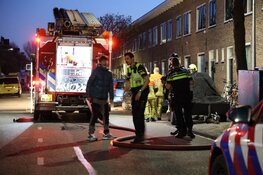 Brand in achtertuin van woning in Plataanstraat in Haarlem