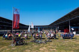 Stralende Ronde van Noord-Holland zet ruim 3.500 fietsers in het zonnetje