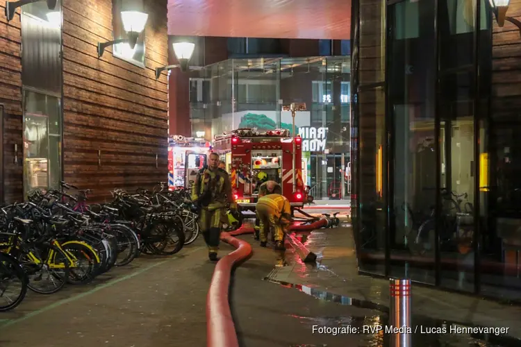 Meerdere voertuigen in brand in parkeergarage Raaks in Haarlem