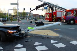 Ongeval met flinke schade op Schipholweg in Haarlem