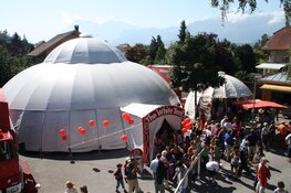 Twee internationaal beroemde theatergezelschappen in één unieke circustent in Castricum!
