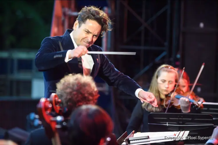 Indrukwekkend Herdenkingsconcert met nieuw elan door Kennemer Jeugd Orkest en spoken word
