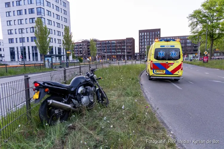 Motorrijder vliegt uit de bocht in Haarlem