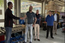 Voedselbank IJmond-Noord in bezit van een nieuwe elektrische bus