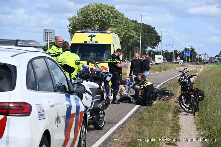 Scholieren komen met elkaar in botsing langs de N513 in Castricum