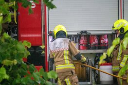 Houten platen van leegstaand poppodium in brand gestoken