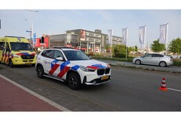 Scooterrijder gewond na aanrijding met auto in Beverwijk