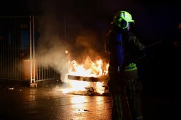 Peperdure Porsche gaat in vlammen op bij nachtelijke autobrand in Haarlem