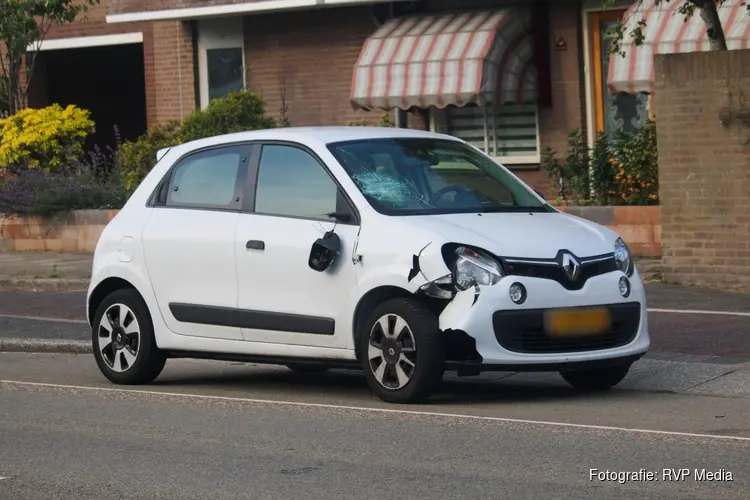 Aanrijding tussen auto en elektrische step, slachtoffer met spoed naar ziekenhuis