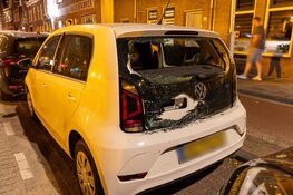 Taxichauffeur rijdt tegen geparkeerde Porsche in Haarlem