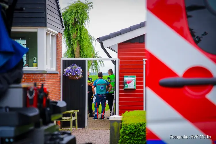 Kano met kinderen en begeleiding slaat om door windvlaag