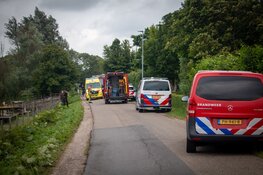 Kano met kinderen en begeleiding slaat om door windvlaag