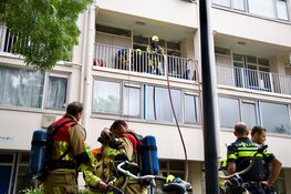 Vier woningen tijdelijk ontruimd bij woningbrand in Haarlem