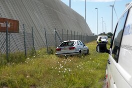 Automobilist verliest macht over het stuur en ramt hekwerk
