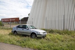 Automobilist verliest macht over het stuur en ramt hekwerk