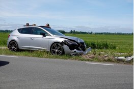 Beschonken bestuurder rijdt lantaarnpaal uit de grond aan Staringerweg in Akersloot