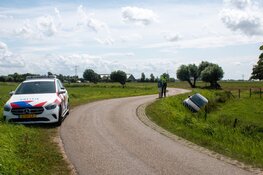 Bestuurder vliegt uit de bocht en beland in slootje Uitgeest