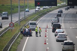 Personenauto botst achterop camperbusje op A9