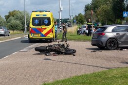 Motorrijder ernstig gewond na aanrijding met auto