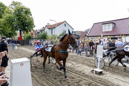 266e Kortebaandraverij in Santpoort trekt zoals ieder jaar weer veel toeschouwers