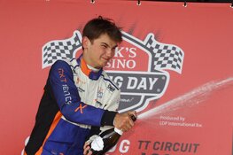 Autocoureur Greaham Hofmans wint beide races bij debuut in Radical SR3 tijdens Supercar Challenge!