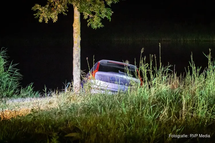 Automobilist belandt in sloot in Beverwijk