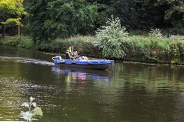 Persoon net op tijd uit water gered door omstanders in Haarlem