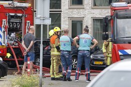 Rookontwikkeling en een afgesloten straat na woningbrand