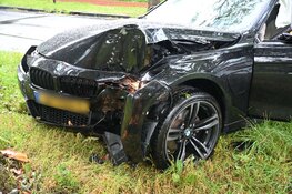 Automobilist verliest macht over het stuur en komt tegen boom terecht in Castricum