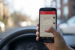 Boetes voor te lang links rijden, rijden onder invloed en vasthouden van een telefoon